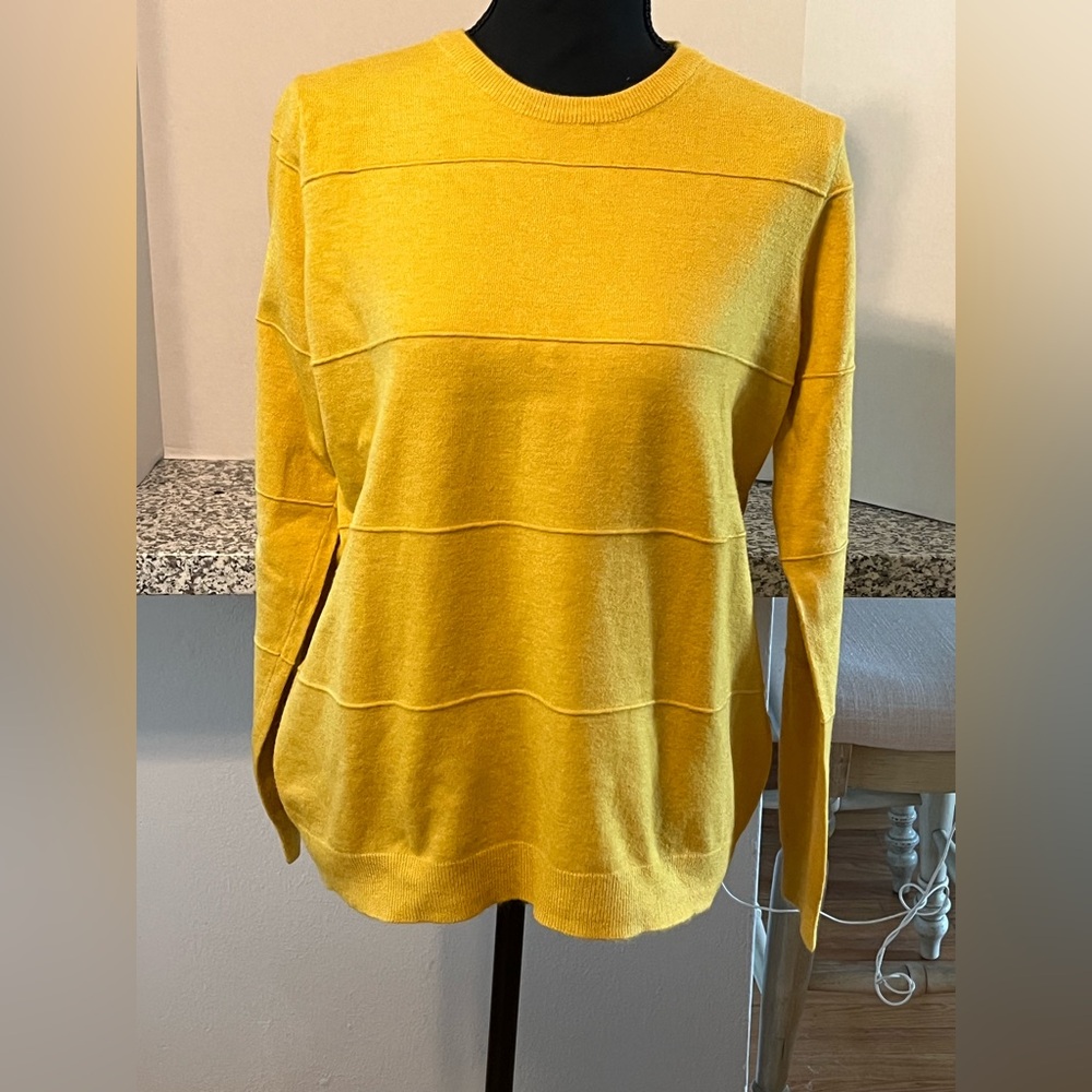 Golden Yellow Women's Crew Neck Sweater Size L